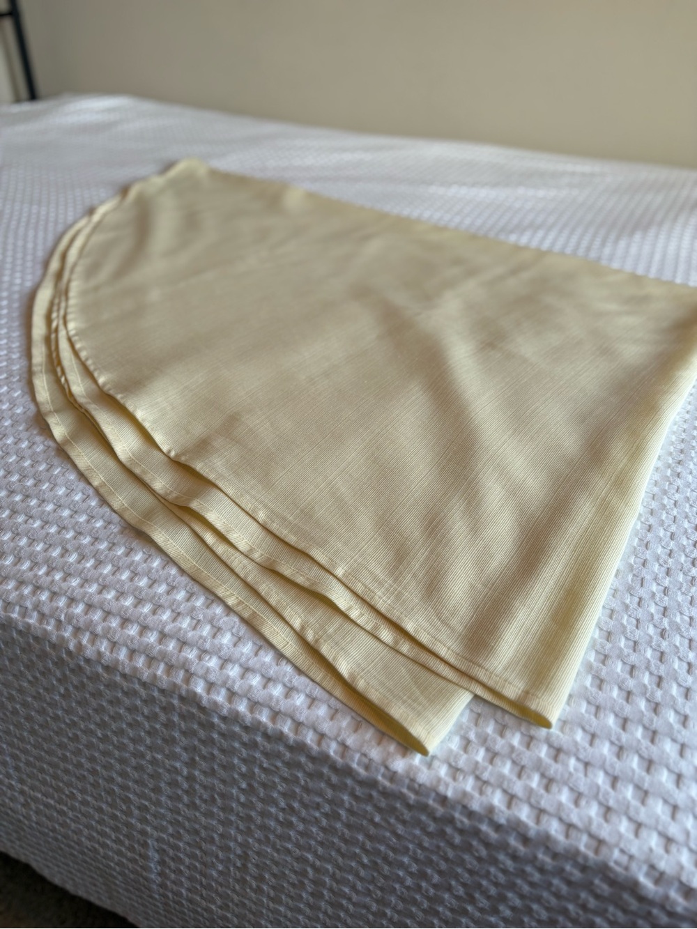 Food Network Oval Tablecloth Pale Butter Yellow Textured Line Dimensions 60”x80”